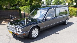 Daimler Hearse x300 rouwauto